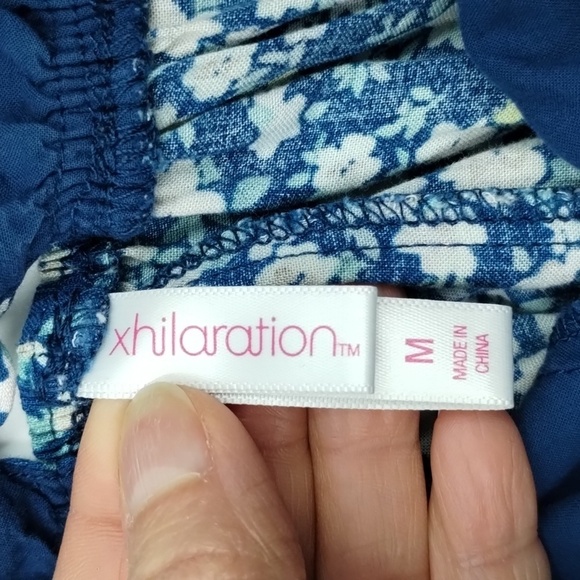 Xhilaration blue white floral sundress size medium adjustable straps, lace up - Picture 6 of 12